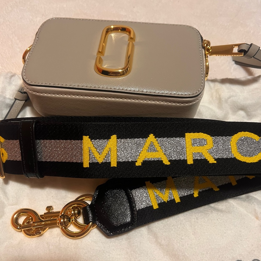 MARC JACOB THE SNAPSHOT SLING BAG inclusions as posted on pictures just no box.